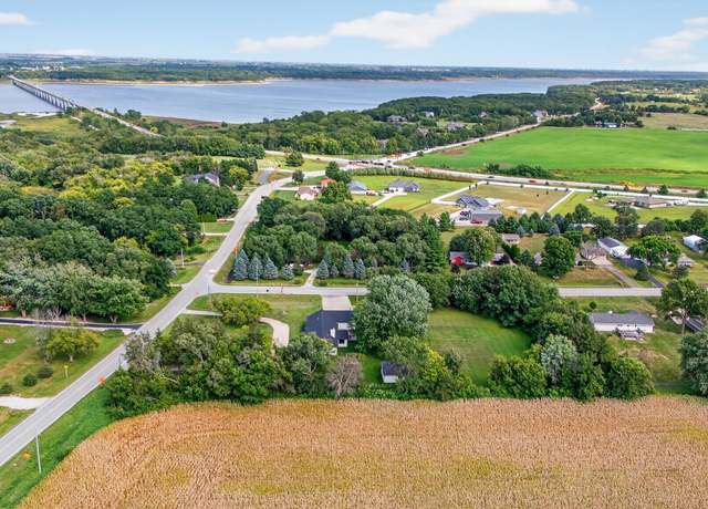 Property at 10318 NW 106th Ave, Granger, IA 50109, 4 beds, 3.5 baths