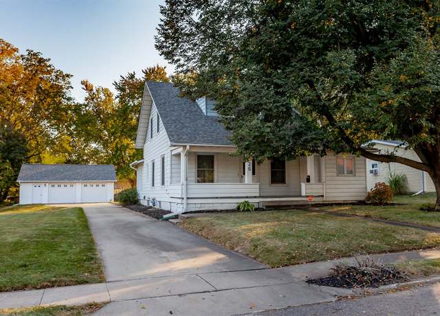 Property at 326 Virginia Ave, Des Moines, IA 50315, 6 beds, 1.5 baths