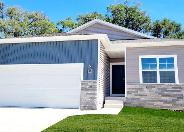Property at 2539 Brook View Dr, Des Moines, IA 50317, 3 beds, 3 baths