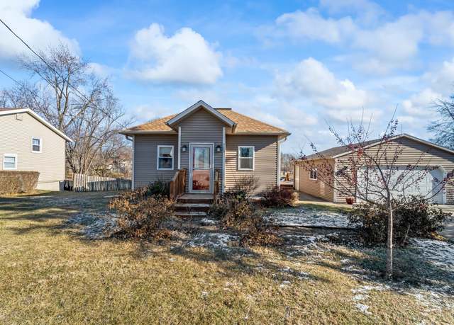 Property at 713 Madison St, De Soto, IA 50069, 3 beds, 2 baths