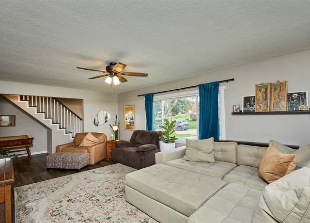 Property at 66 E High St, Winterset, IA 50273, 3 beds, 2 baths