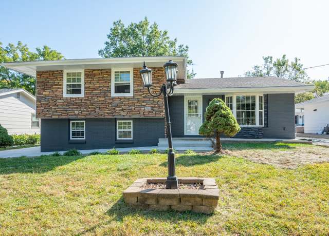 Property at 3102 Holcomb Ave, Des Moines, IA 50310, 3 beds, 4 baths
