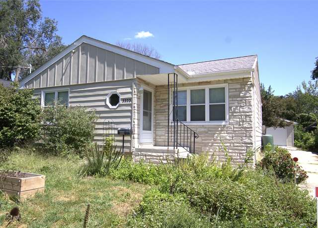 Property at 3333 61st St, Des Moines, IA 50322, 2 beds, 2 baths