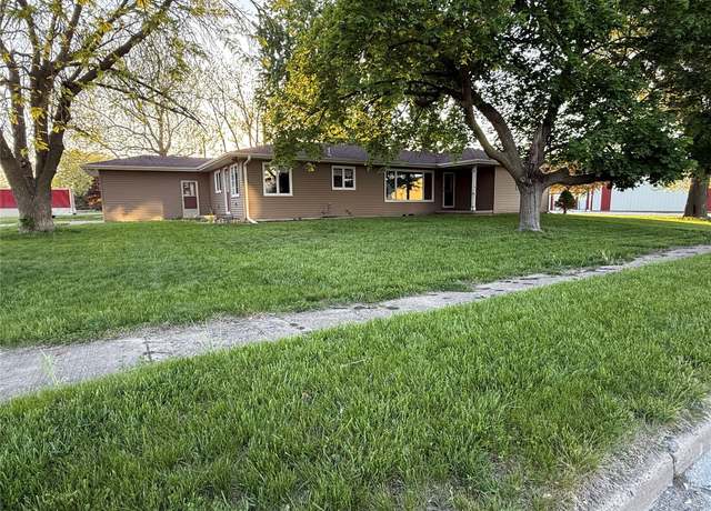 Property at 105 10th St, Dallas Center, IA 50063, 3 beds, 1.5 baths