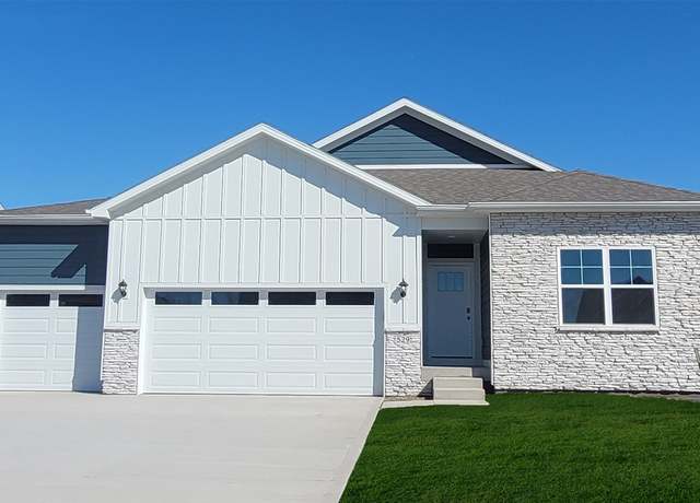 Property at 529 Creekview Ave, Polk City, IA 50226, 4 beds, 3 baths