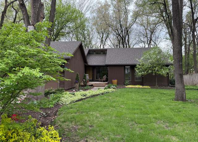 Property at 956 55th St, West Des Moines, IA 50266, 4 beds, 2.5 baths