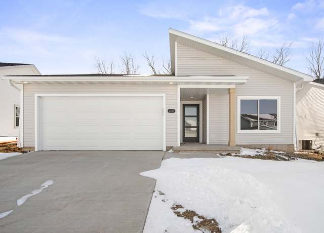 Property at 4339 Grover Woods Ln, Des Moines, IA 50317, 3 beds, 2 baths