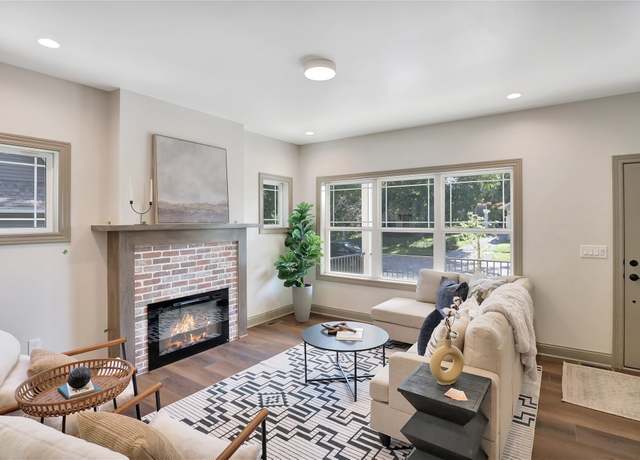 Property at 926 40th Pl, Des Moines, IA 50312, 4 beds, 3 baths