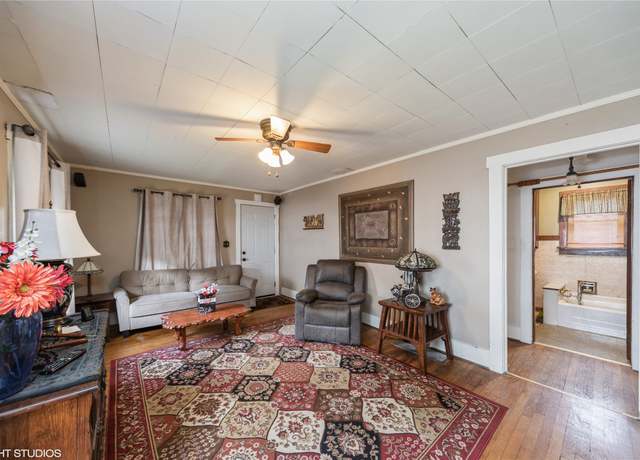 Property at 3701 Amherst St, Des Moines, IA 50313, 2 beds, 1 bath