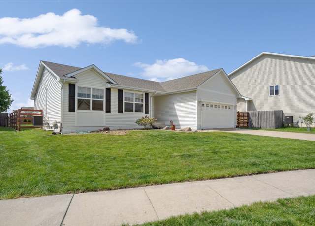 Property at 9372 Fairview Dr, West Des Moines, IA 50266, 4 beds, 3 baths