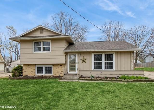 Property at 4413 63rd St, Urbandale, IA 50322, 4 beds, 2 baths