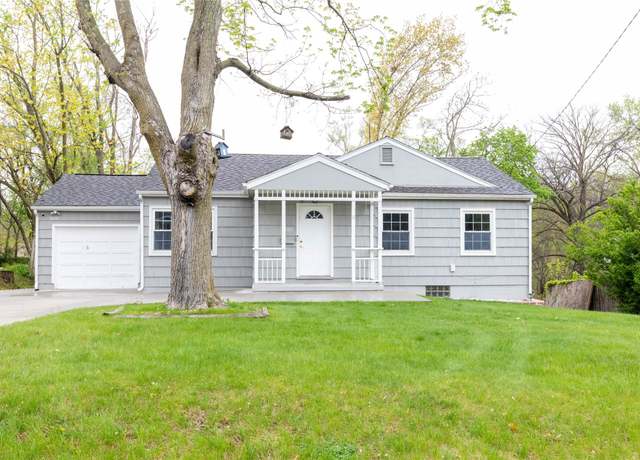 Property at 3200 64th St, Urbandale, IA 50322, 4 beds, 2 baths