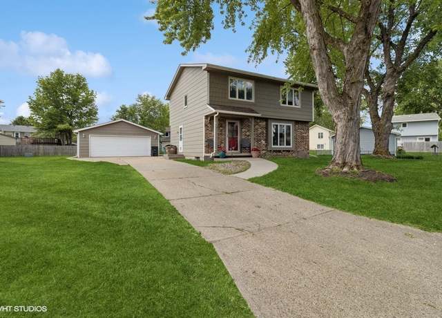 Property at 1304 7th St NW, Altoona, IA 50009, 3 beds, 2.5 baths