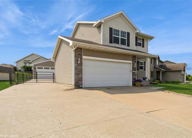 Property at 5221 NE Hillcrest Dr, Ankeny, IA 50021, 3 beds, 2.5 baths