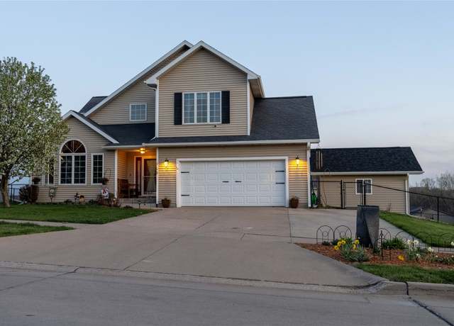 Property at 108 Golfview Dr, Osceola, IA 50213, 4 beds, 3 baths