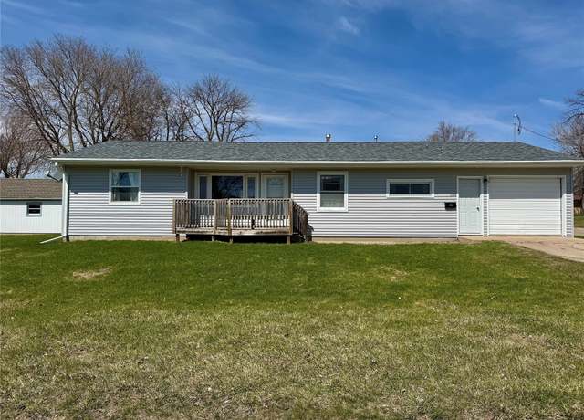 Property at 1001 Southwest 2nd St, Eagle Grove, IA 50533, 3 beds, 2 baths