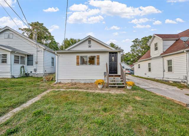 Property at 403 Kirkwood Ave, Des Moines, IA 50315, 2 beds, 1 bath