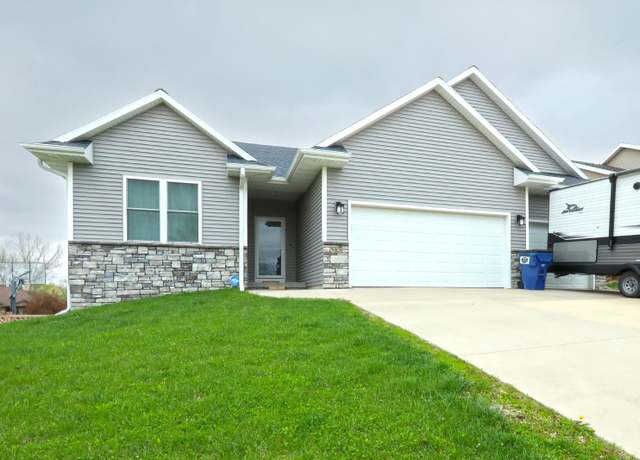 Property at 513 Craig Cir, Marshalltown, IA 50158, 5 beds, 3 baths