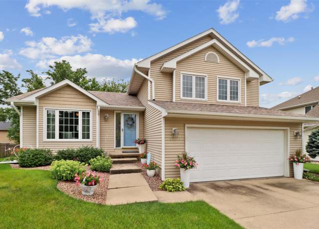 Property at 15158 Hawthorn Dr, Clive, IA 50325, 3 beds, 2.5 baths