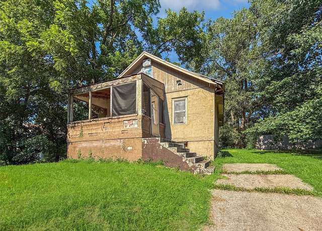 Property at 1222 56th St, Des Moines, IA 50311, 2 beds, 1 bath