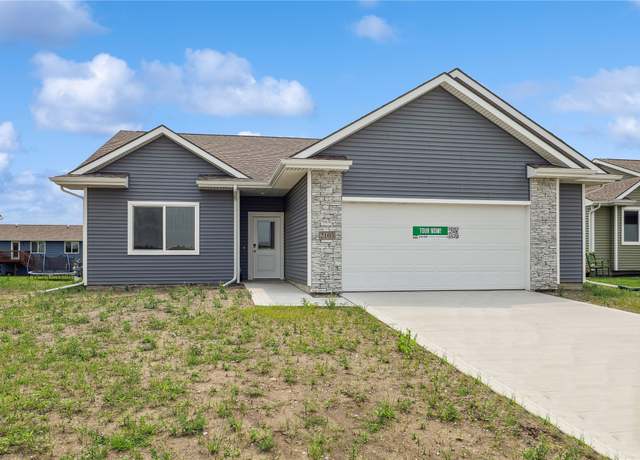 Property at 2103 White Oak Ln, Granger, IA 50109, 4 beds, 3 baths