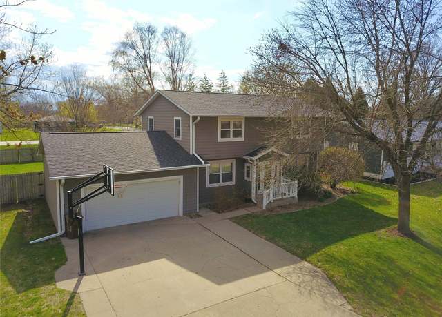 Property at 1716 Spring St, Grinnell, IA 50112, 3 beds, 3 baths