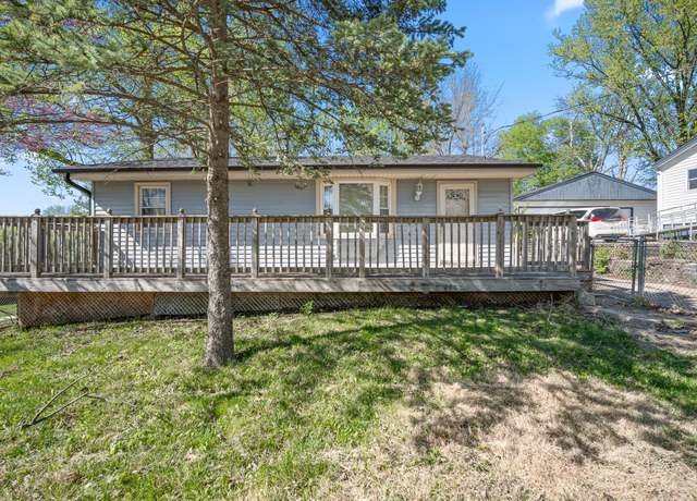 Property at 1229 Kenyon Ave, Des Moines, IA 50315, 3 beds, 2 baths