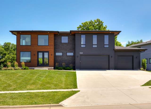 Property at 989 65th St, West Des Moines, IA 50266, 4 beds, 3.5 baths