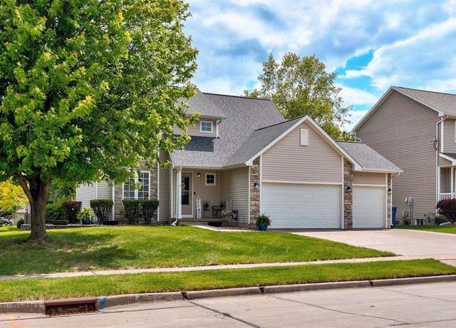 Property at 12204 Ridgemont Dr, Urbandale, IA 50323, 4 beds, 3.5 baths