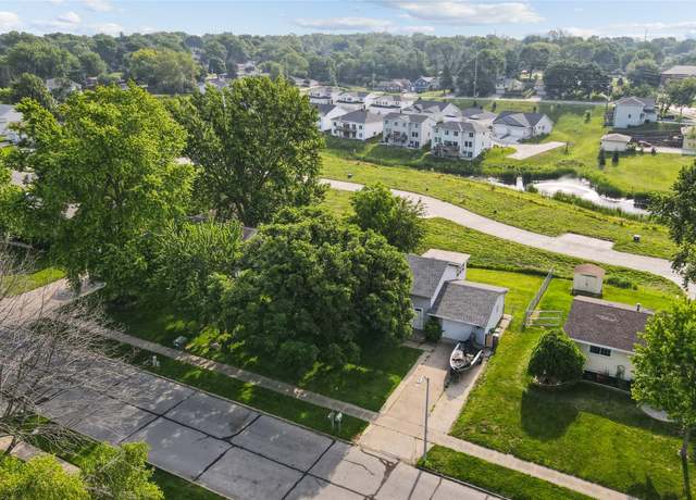 Property at 43 Constitution Blvd, Pleasant Hill, IA 50327, 4 beds, 2 baths