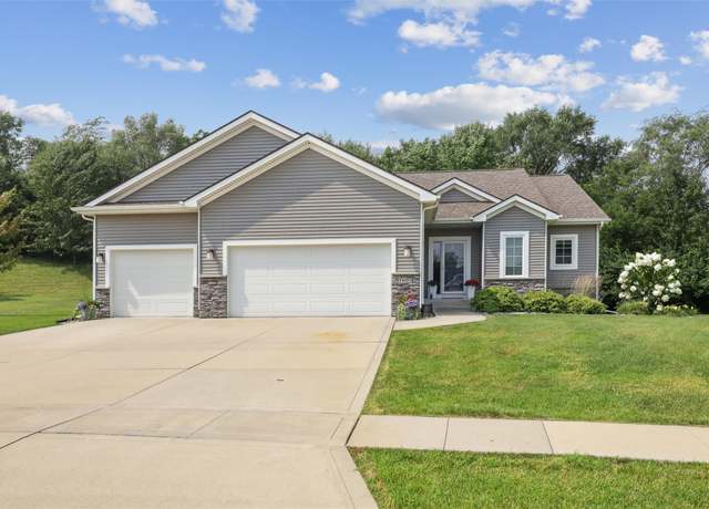 Property at 1605 W Girard Ave, Indianola, IA 50125, 4 beds, 3.5 baths