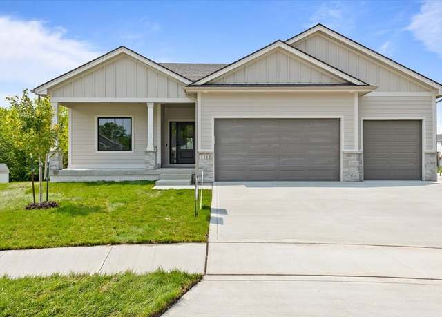 Property at 1112 2nd St NE, Altoona, IA 50009, 4 beds, 3.5 baths