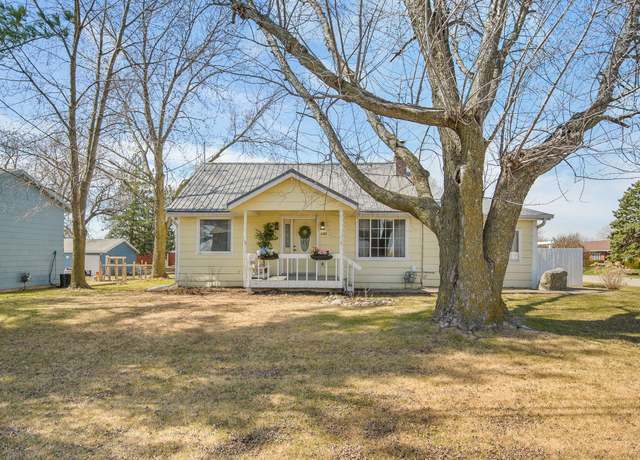 Property at 400 Center Ave S, Mitchellville, IA 50169, 4 beds, 2 baths