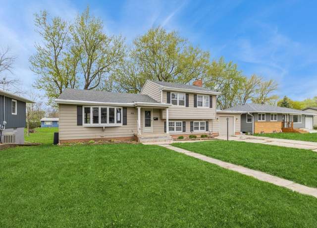 Property at 812 9th St N, Humboldt, IA 50548, 3 beds, 3 baths