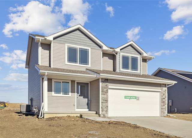 Property at 2004 White Oak Ln, Granger, IA 50109, 4 beds, 2.5 baths