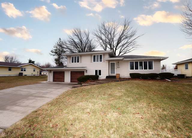 Property at 1522 SE Linn St, Boone, IA 50036, 4 beds, 3 baths