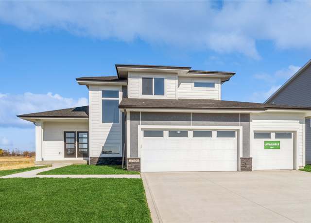 Property at 17151 Plum Dr, Urbandale, IA 50323, 4 beds, 3.5 baths