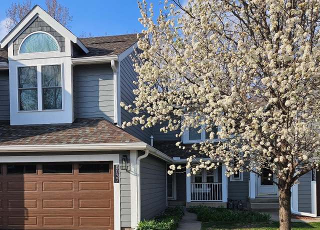 Property at 8037 Cobblestone Ct, Urbandale, IA 50322, 3 beds, 3.5 baths