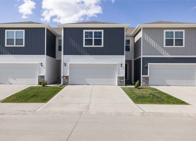 Property at 14243 Walnut Meadows Dr, Urbandale, IA 50323, 3 beds, 3 baths