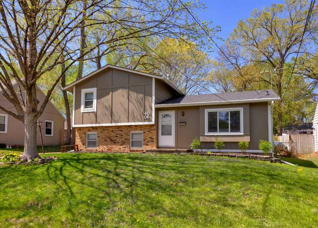Property at 4006 67th St, Urbandale, IA 50322, 3 beds, 2 baths