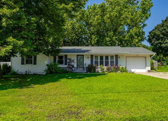 Property at 5114 SW 16th Pl, Des Moines, IA 50315, 3 beds, 2 baths