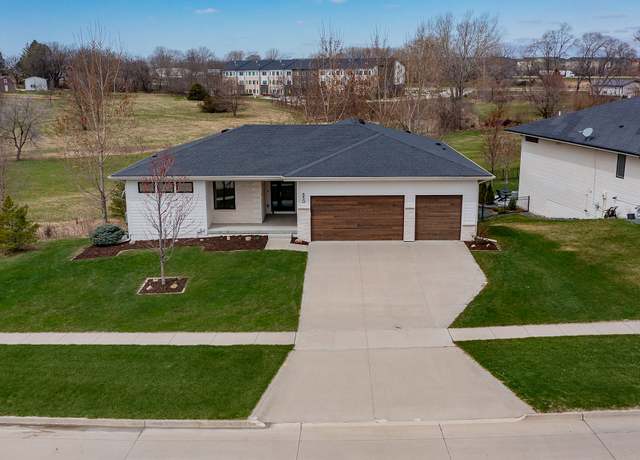 Property at 850 84th St, West Des Moines, IA 50266, 4 beds, 3 baths
