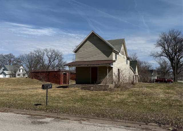 Property at 702 2nd St, Redfield, IA 50233, 3 beds, 1 bath