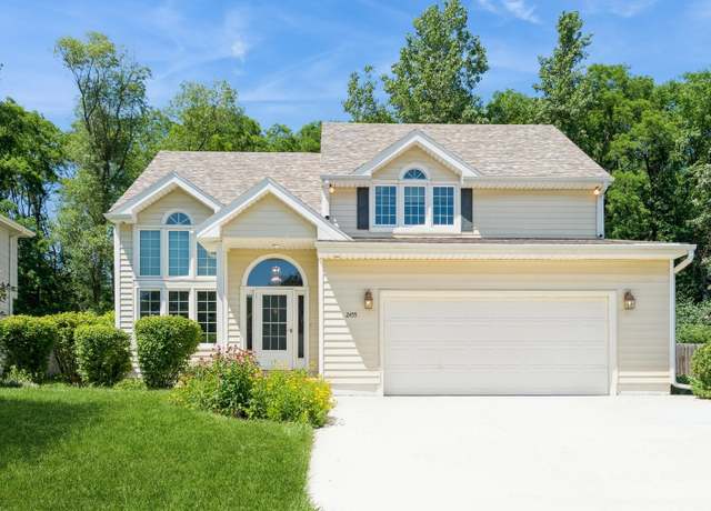 Property at 2455 Scenic Valley Dr, West Des Moines, IA 50265, 3 beds, 3.5 baths