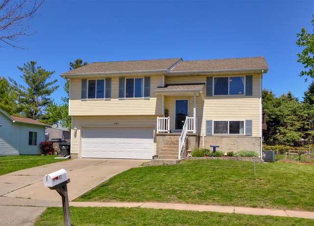 Property at 402 SE 30th St, Ankeny, IA 50021, 3 beds, 2 baths