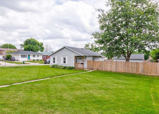Property at 911 E 1st Ave, Indianola, IA 50125, 2 beds, 1 bath