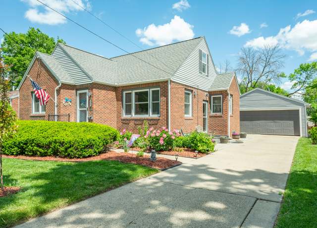 Property at 4027 39th Pl, Des Moines, IA 50310, 3 beds, 2 baths