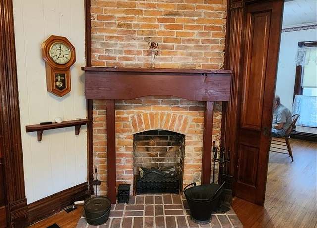 Property at 815 Roland Ave, Chariton, IA 50049, 4 beds, 2 baths