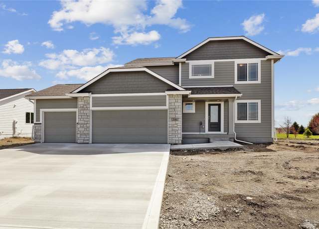 Property at 546 34th St SE, Altoona, IA 50009, 4 beds, 2.5 baths