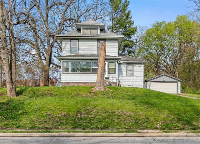 Property at 1908 E 33rd St, Des Moines, IA 50317, 4 beds, 2 baths